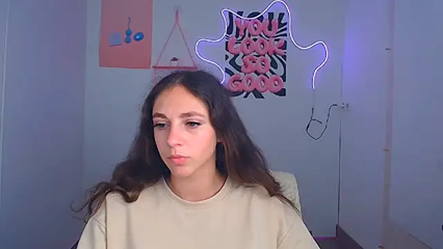 KissMeJulia online show from July 13, 2026, 11:20 am