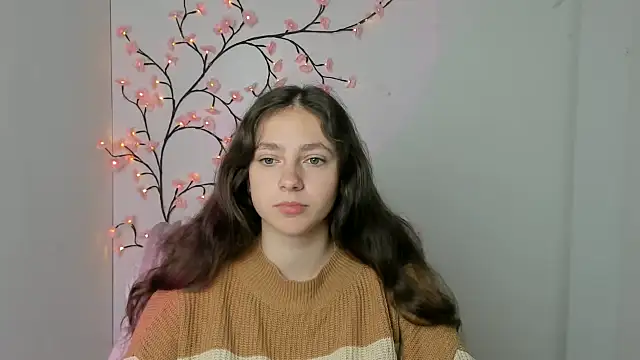 KissMeJulia online show from May 17, 2026, 5:18 am