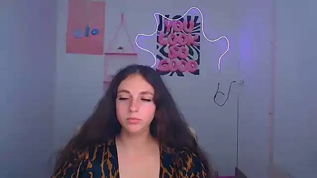 KissMeJulia online show from July 14, 2026, 10:21 am