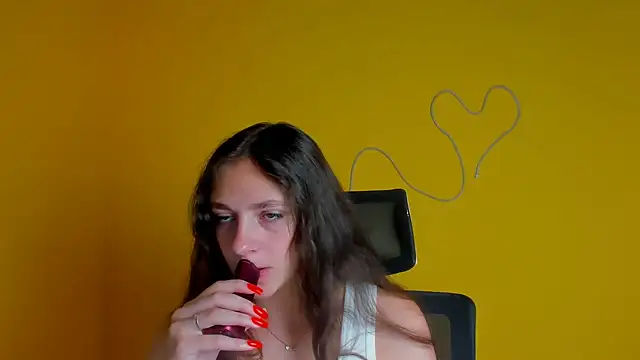KissMeJulia online show from July 30, 2026, 5:50 am