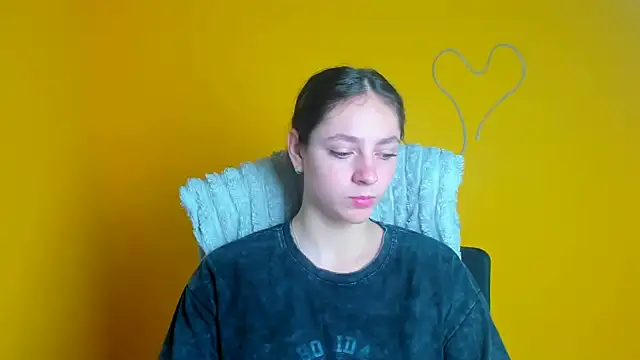 KissMeJulia online show from May 21, 2026, 5:38 am