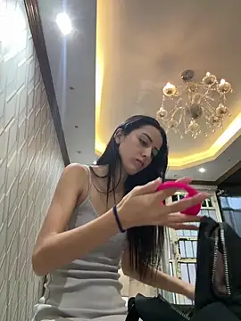 violetta cutest  online show from April 1, 2026, 11:11 am