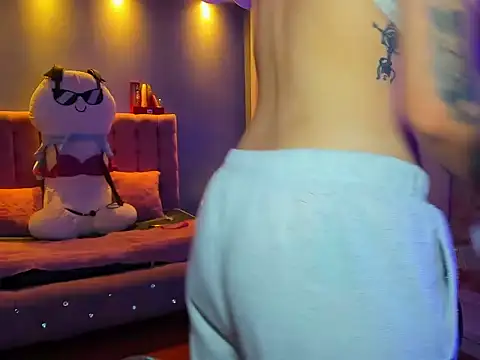 AliceLeet online show from March 27, 2026, 1:23 pm