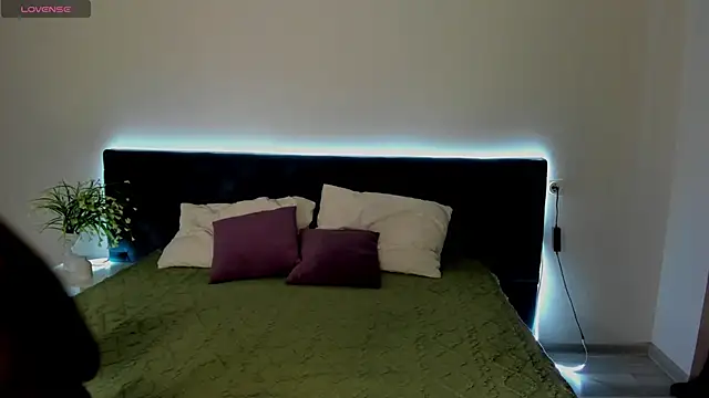 Adele Lanea online show from May 28, 2026, 1:02 am