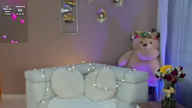 Luna velmont online show from March 13, 2026, 8:14 pm