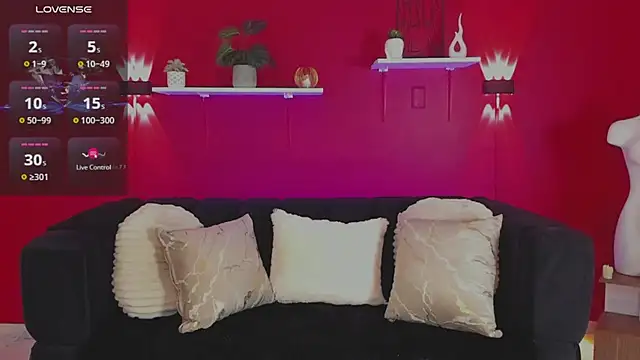 Luna velmont online show from April 2, 2026, 8:26 pm