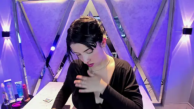  Mishell22 online show from April 4, 2026, 6:58 pm