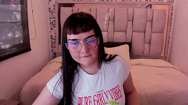 Snapshot of Sofi_Blake__ chatting on May 8, 2026, 12:31 pm Sofi Blake online show from May 8, 2026, 12:31 pm