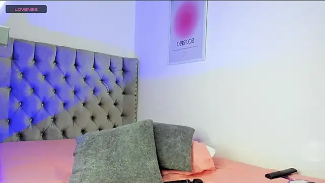 Snapshot of eva_cutee_ chatting on April 1, 2026, 8:28 pm eva cutee online show from April 1, 2026, 8:28 pm