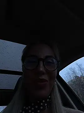 Snapshot of LisaMurr chatting on April 7, 2026, 10:28 am LisaMurr online show from April 7, 2026, 10:28 am