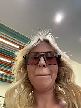 LisaMurr online show from July 17, 2026, 10:56 am