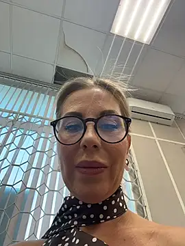 LisaMurr online show from July 29, 2026, 2:49 pm