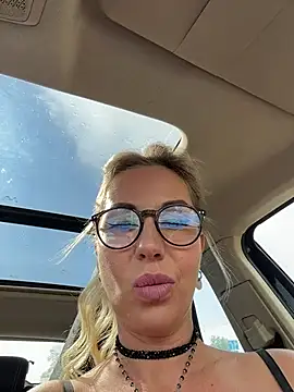 LisaMurr online show from July 24, 2026, 1:29 pm