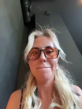 Snapshot of LisaMurr chatting on June 12, 2026, 1:53 pm LisaMurr online show from June 12, 2026, 1:53 pm