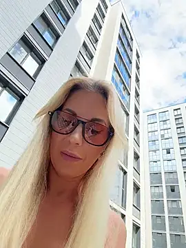 LisaMurr online show from June 26, 2026, 10:32 am