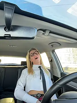 LisaMurr online show from February 21, 2026, 8:49 am