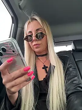 Snapshot of LisaMurr chatting on April 24, 2026, 9:11 am LisaMurr online show from April 24, 2026, 9:11 am