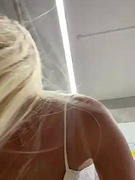 LisaMurr online show from July 5, 2026, 2:02 pm