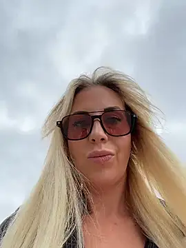 LisaMurr online show from July 14, 2026, 11:16 am