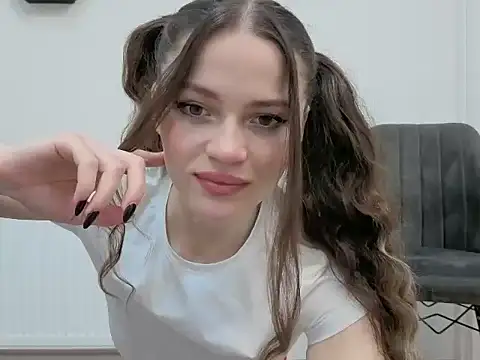 Avelinehowo uwu online show from March 30, 2026, 5:47 pm