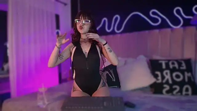 alixx von d online show from April 15, 2026, 11:49 am