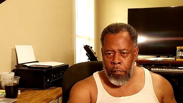 Snapshot of Cleozevo1961 chatting on July 25, 2026, 2:34 pm Cleozevo1961 online show from July 25, 2026, 2:34 pm
