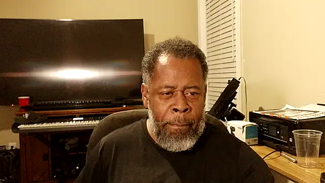 Snapshot of Cleozevo1961 chatting on July 31, 2026, 2:00 am Cleozevo1961 online show from July 31, 2026, 2:00 am