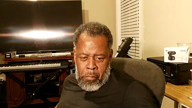 Snapshot of Cleozevo1961 chatting on July 30, 2026, 1:05 am Cleozevo1961 online show from July 30, 2026, 1:05 am