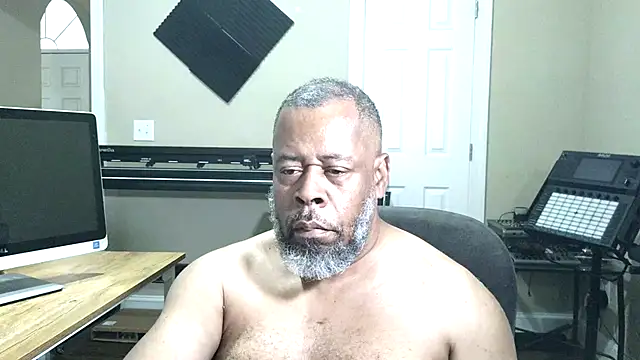 Snapshot of Cleozevo1961 chatting on May 23, 2026, 12:59 pm Cleozevo1961 online show from May 23, 2026, 12:59 pm
