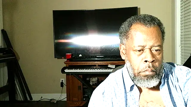 Snapshot of Cleozevo1961 chatting on August 2, 2026, 9:07 am Cleozevo1961 online show from August 2, 2026, 9:07 am