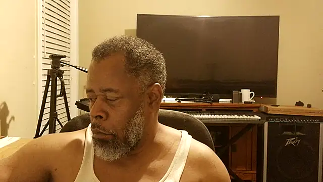 Snapshot of Cleozevo1961 chatting on July 13, 2026, 3:28 am Cleozevo1961 online show from July 13, 2026, 3:28 am