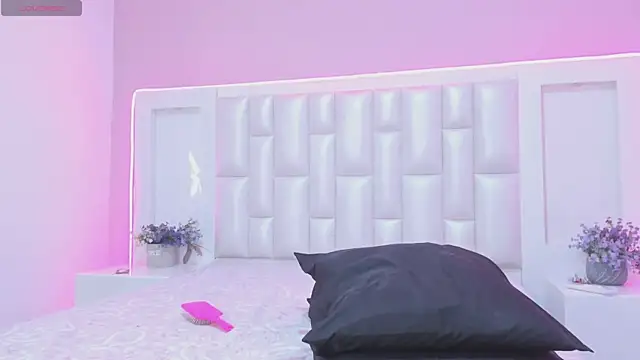 Snapshot of Liia_Collins chatting on March 19, 2026, 6:08 pm Liia Collins online show from March 19, 2026, 6:08 pm