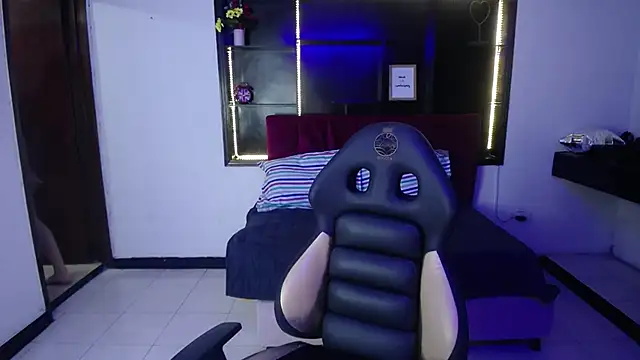 Snapshot of Sweett_liia_ chatting on March 28, 2026, 7:48 pm Sweett liia online show from March 28, 2026, 7:48 pm