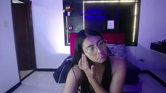 Snapshot of Sweett_liia_ chatting on March 26, 2026, 7:45 pm Sweett liia online show from March 26, 2026, 7:45 pm