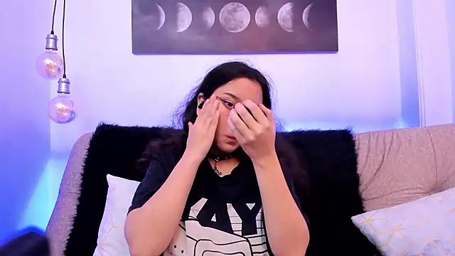 Chloe Noire online show from March 4, 2026, 12:02 pm