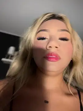Dulce Sofi  online show from July 17, 2026, 9:12 pm