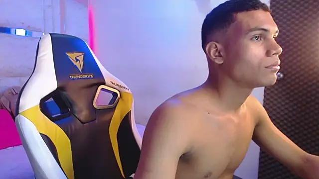 Axel 055 online show from February 18, 2026, 1:40 pm