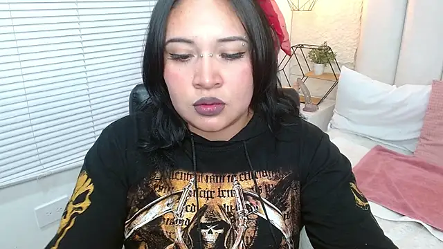 jackie tk online show from June 2, 2026, 7:36 pm