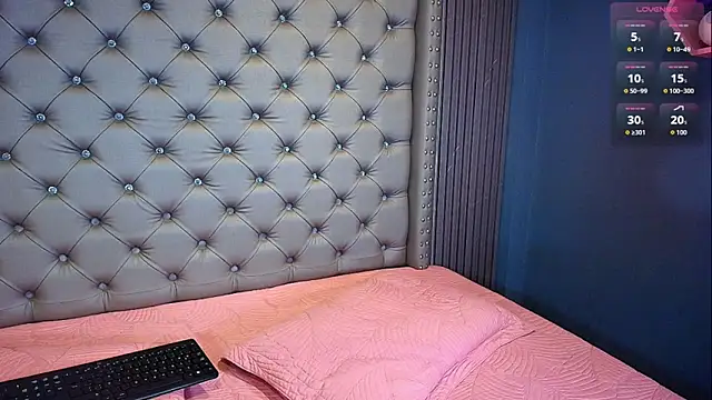 Snapshot of NAOMI_cute_ chatting on April 1, 2026, 6:49 pm NAOMI cute online show from April 1, 2026, 6:49 pm