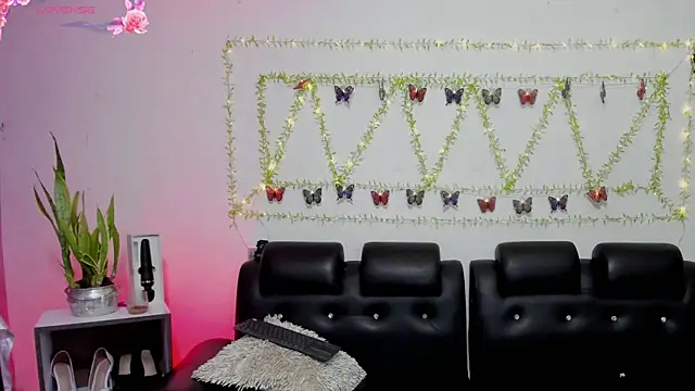 aria-voss online show from April 8, 2026, 12:17 pm