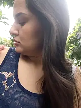 yissela92 online show from February 21, 2026, 7:05 pm