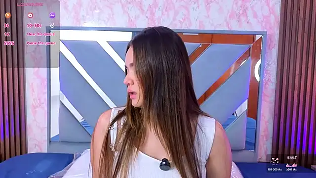 LittleeSara18 online show from May 7, 2026, 2:31 pm