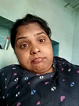 Meena73 online show from February 19, 2026, 4:09 am