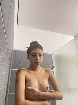 chloe bluee  online show from June 14, 2026, 12:06 pm