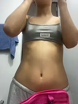 chloe bluee  online show from June 25, 2026, 9:58 am