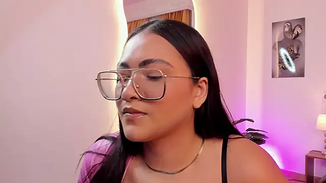 Snapshot of Maithe_Rose chatting on February 19, 2026, 7:33 pm Maithe Rose online show from February 19, 2026, 7:33 pm