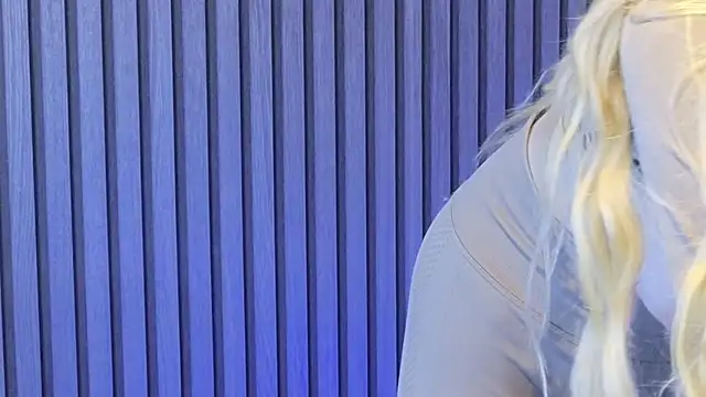 Snapshot of KarmaArms chatting on April 4, 2026, 12:12 pm KarmaArms online show from April 4, 2026, 12:12 pm