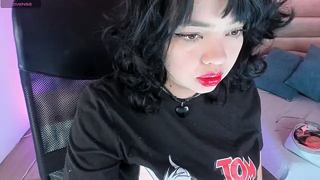 Snapshot of April_Swett chatting on April 8, 2026, 12:17 pm April Swett online show from April 8, 2026, 12:17 pm