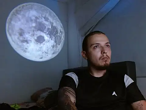 Maximo Garcia17 online show from April 7, 2026, 4:25 am