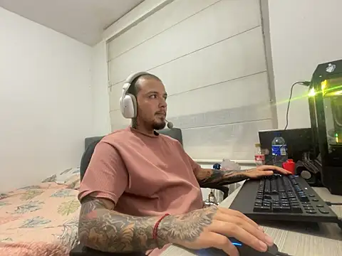 Maximo Garcia17 online show from March 8, 2026, 2:04 am